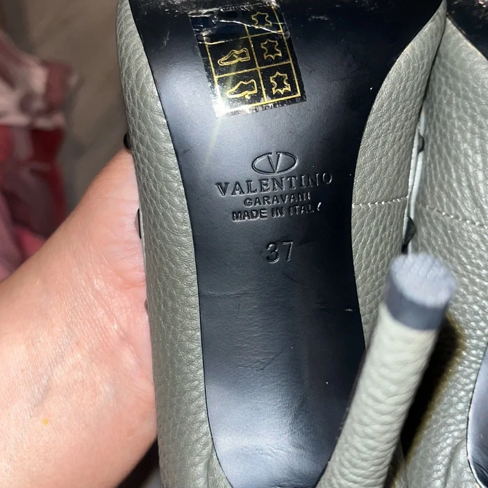 Like new Valentino Garavani heels